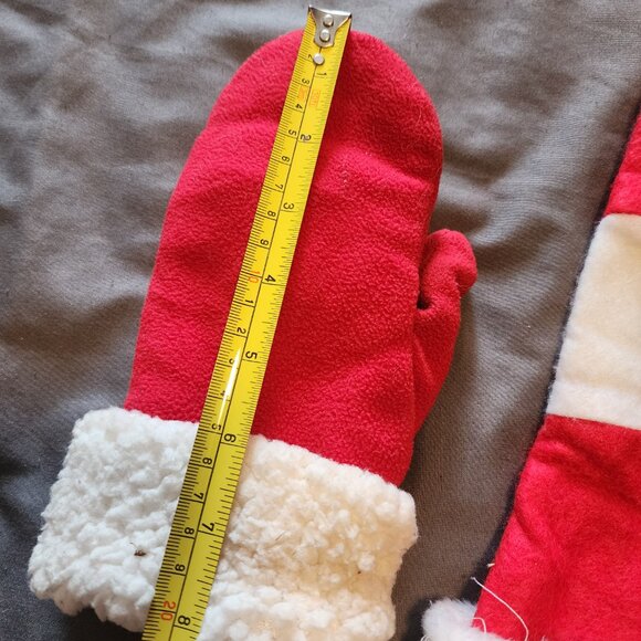 Holiday accessories:  Hat and Mittens - Picture 4 of 5